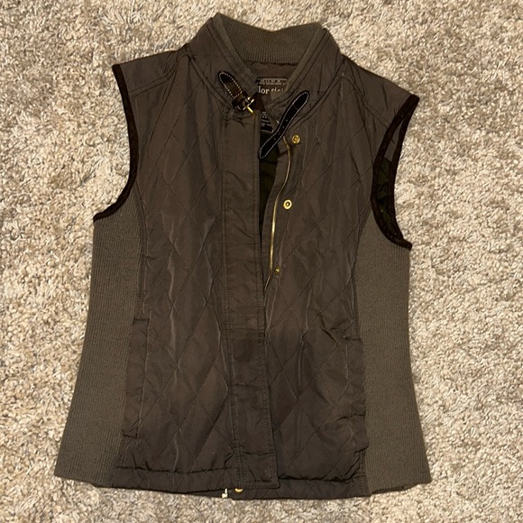 Color Siete Jackets & Blazers - Color Siete medium quilted vest in brown with buckle detail and stretch sides